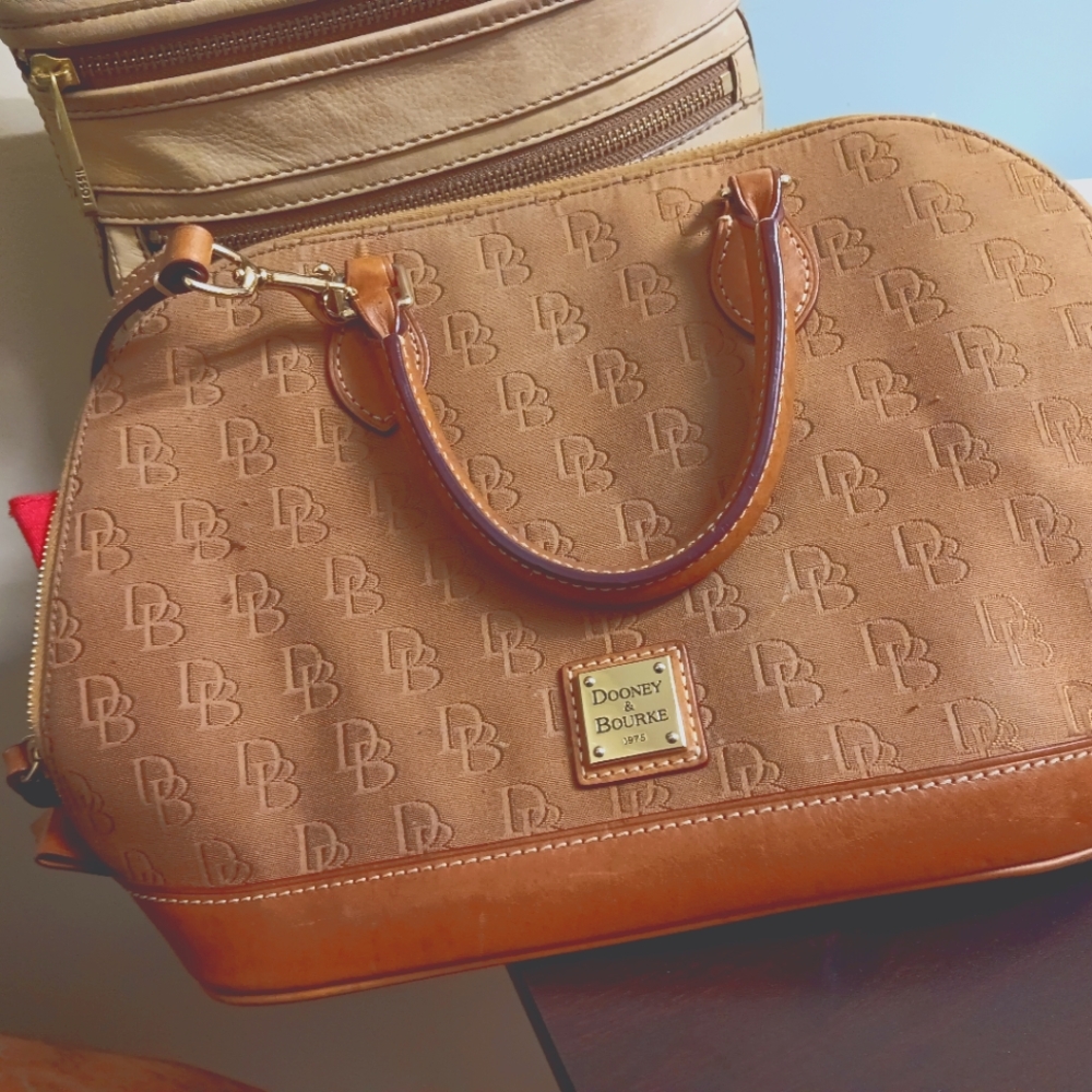 Dooney&bourke purse - Picture 1 of 5